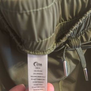 Like New Ziya pants. Lightweight and stretchy. Olive Green. Size Medium